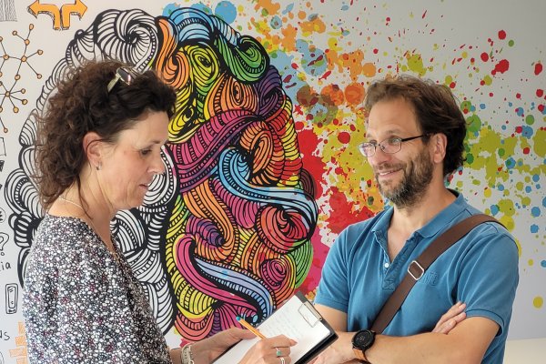 Falk Hübner in gesprek de Fontys Hub-verslaggever.